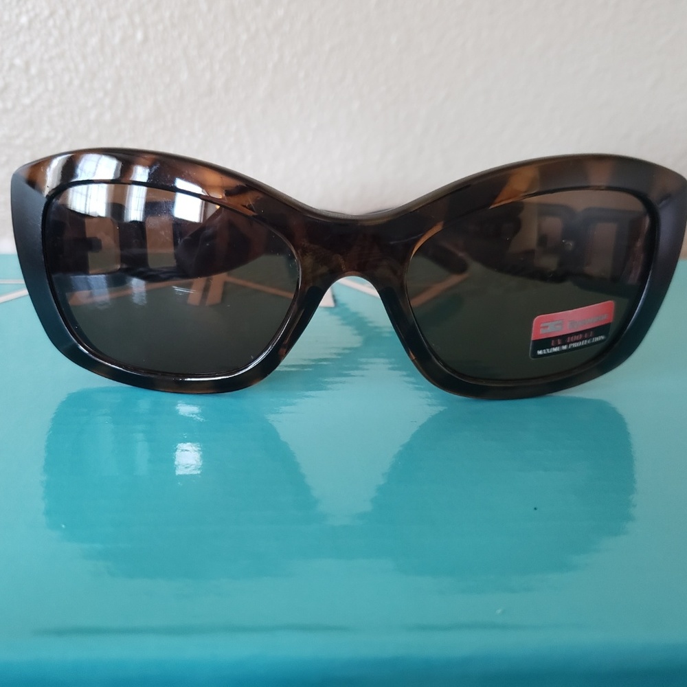 Sunglasses - Picture 6 of 8